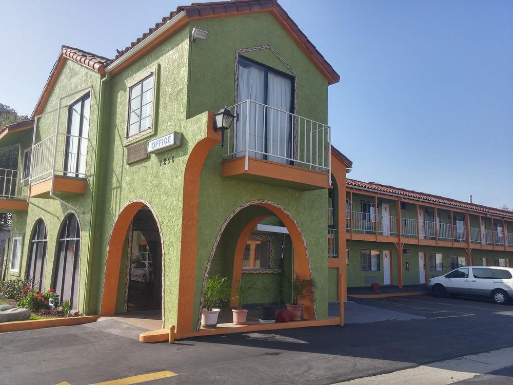 Motel Big A Orange