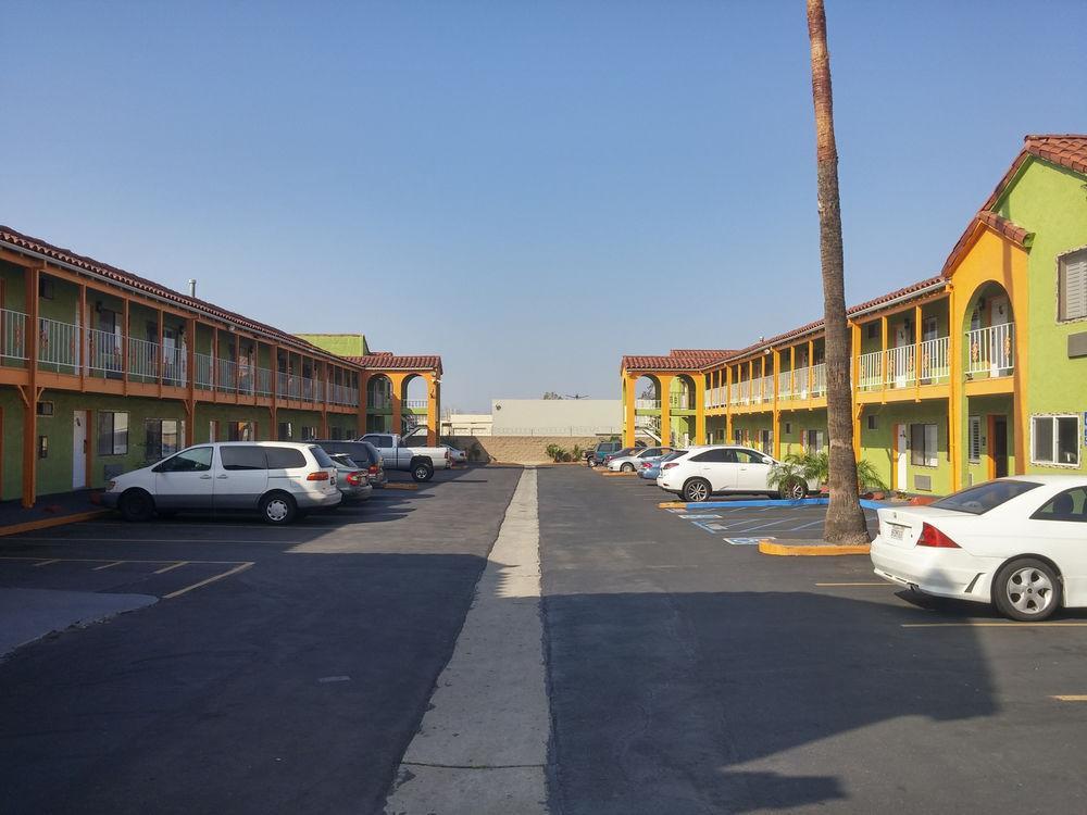 Motel Big A Orange