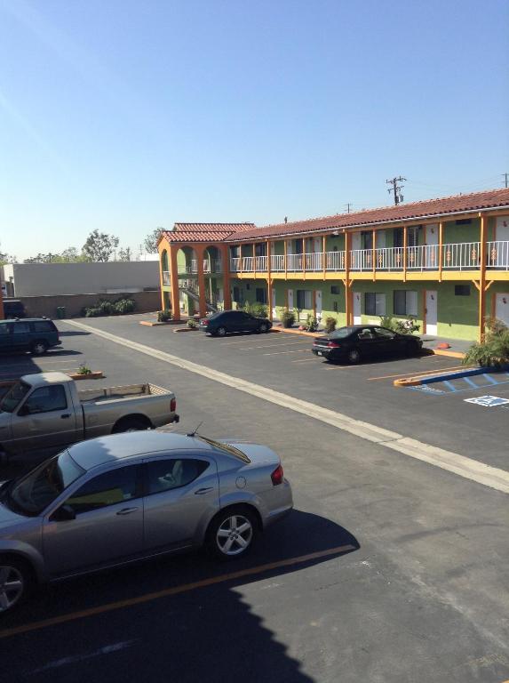Motel Big A Orange
