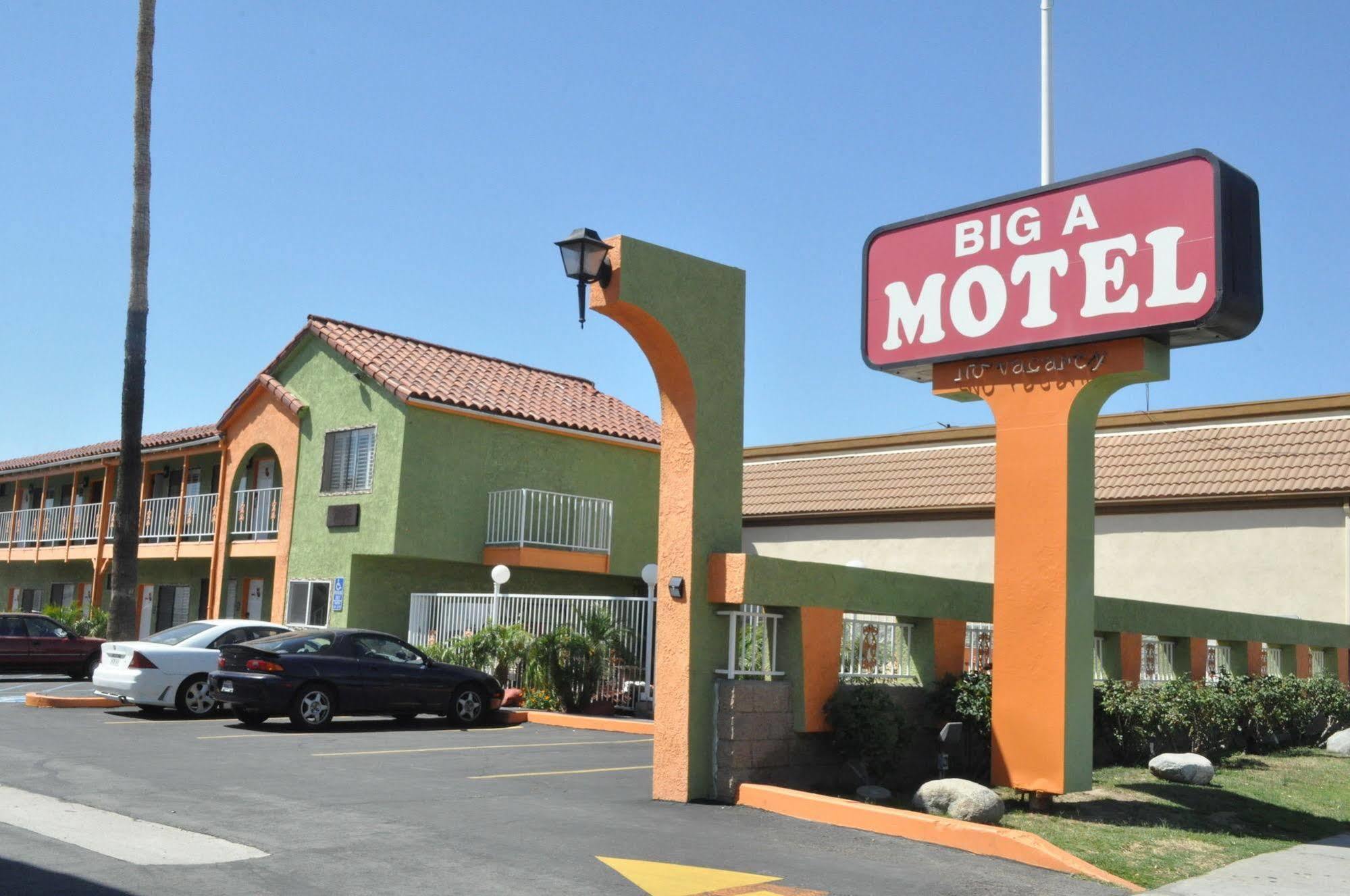Motel Big A Orange